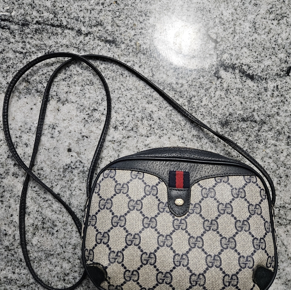 Vintage Gucci crossbody small purse - Picture 2 of 6